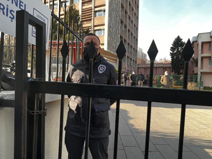 Kılıçdaroğlu’na Milli Eğitim Bakanlığı’nın kapıları da kapandı: Ziyaret öncesi zincirli kilit önlemi