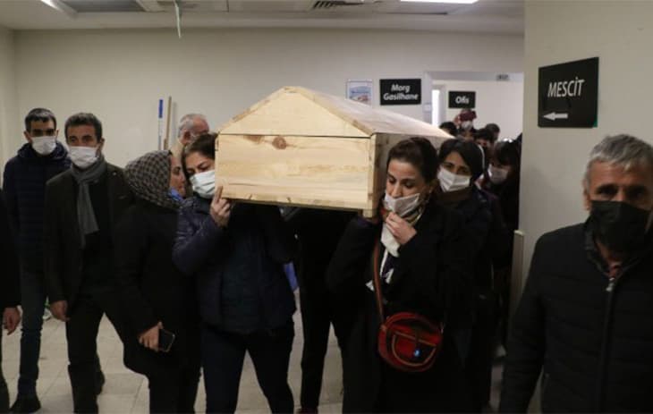 Garibe Gezer’in cenazesinde polisten nefret dili: Cenazenizi alın gidin buradan lan!