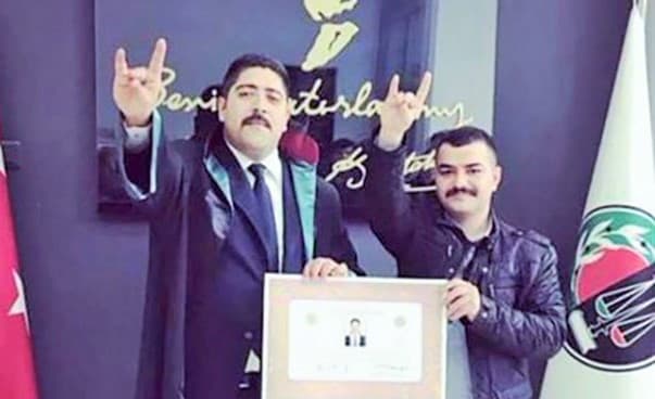 Gazeteci Sedef Kabaş’ı tutuklayan hâkimden ‘bozkurt’ işareti