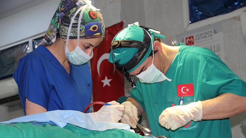 New York Times: Maaşları asgari ücret kadar, Türk doktorlar ülkeyi terk ediyor