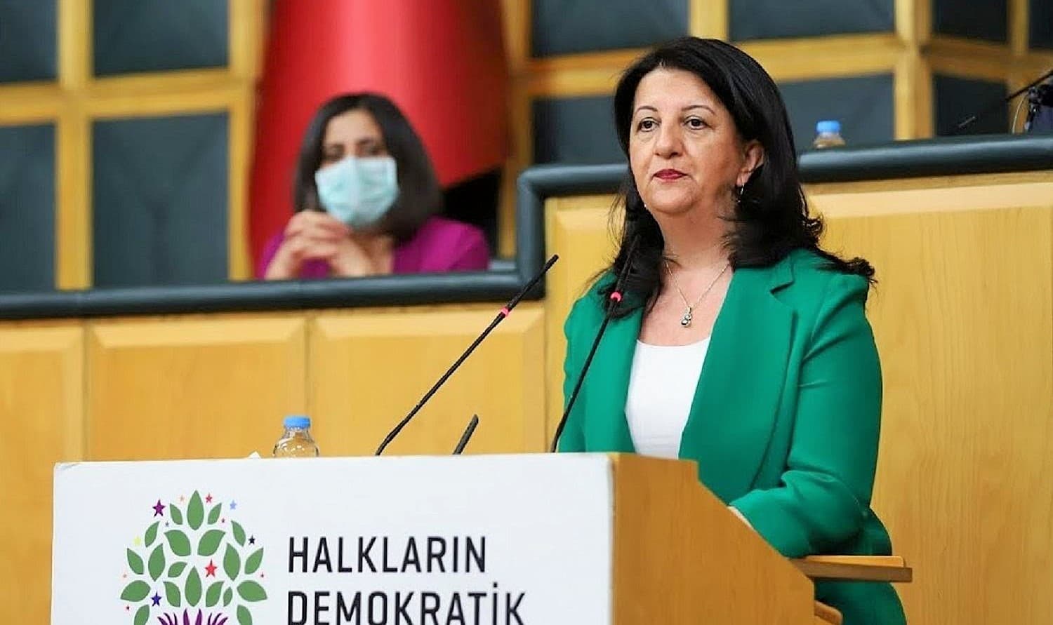 Pervin Buldan, Erdoğan’a: Millet kuru ekmek bulamıyor o kestane balı, medine hurması yiyin diye söylemekten utanmıyor