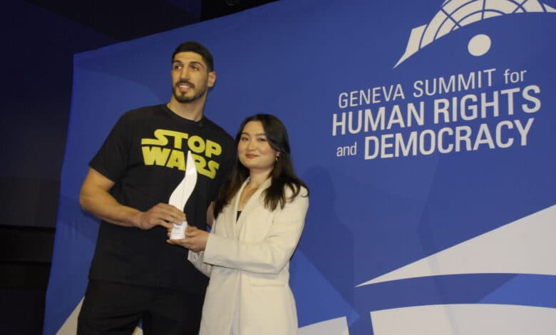 Zulüm için NBA kariyerini bir kenara koydu: Çin zulmüne susmayan Enes Kanter’e Freedom ‘Cesaret Ödülü’