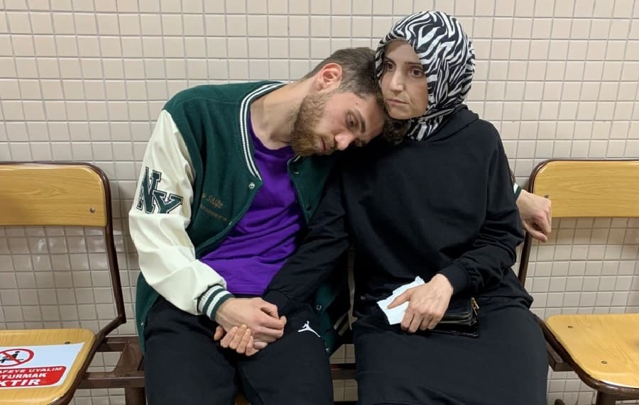 İtirafçılığa zorlanan eski harbiyeli, Tıp Fakültesi öğrencisi, 6 ayda 3. kez tutuklandı: Adliyede annesine vedası yürekleri burktu