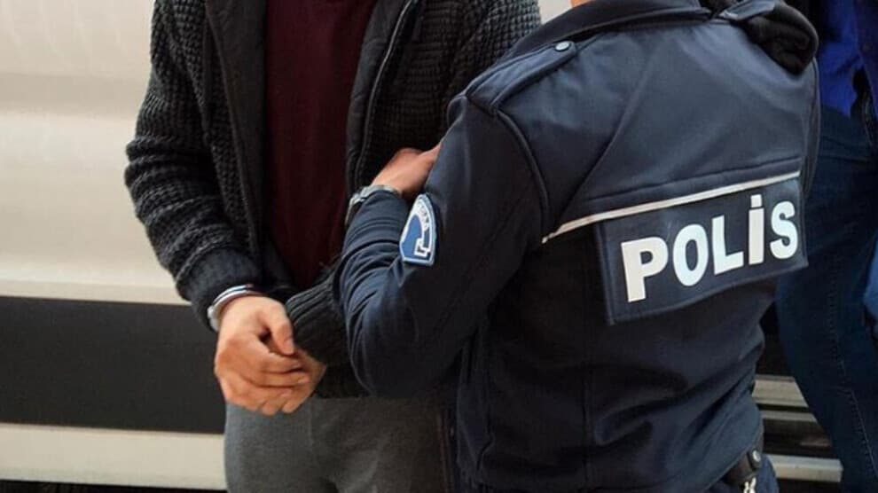 KHK’lı öğretmenler, polisler ve 3 çocuk gözaltına alındı