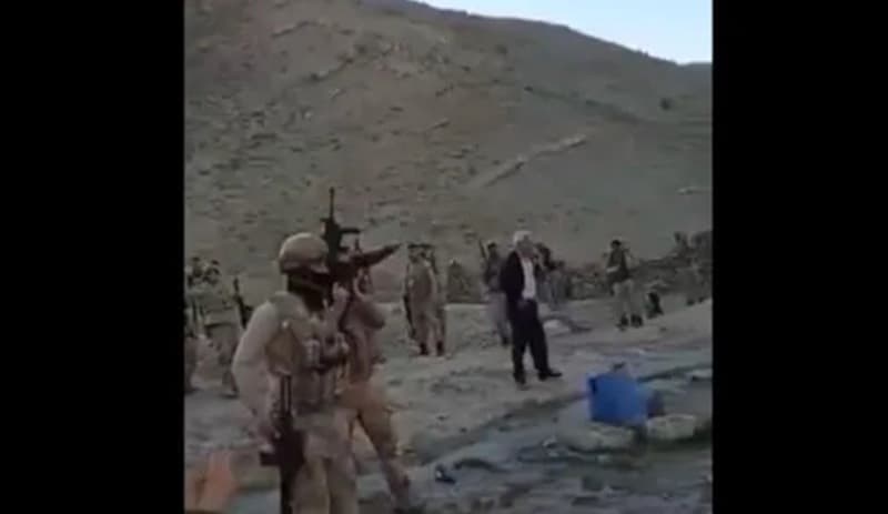 Van’daki görüntülere tepki çığı gibi: Asker, gözaltı için havaya ateş açtı, itiraz eden kadınlar darp edildi