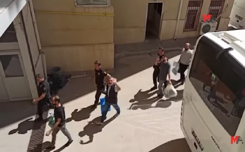 Diyarbakır’da 8 gündür gözaltında tutulan gazeteciler adliyeye sevk edildi