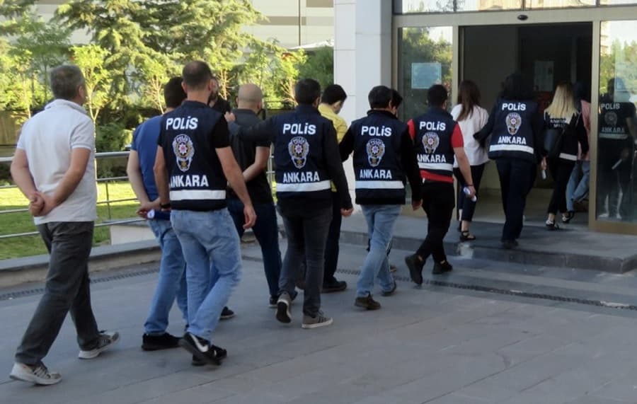 AKP rejimi çıldırmaya devam ediyor: Ankara merkezli 12 ilde cemaat operasyonu