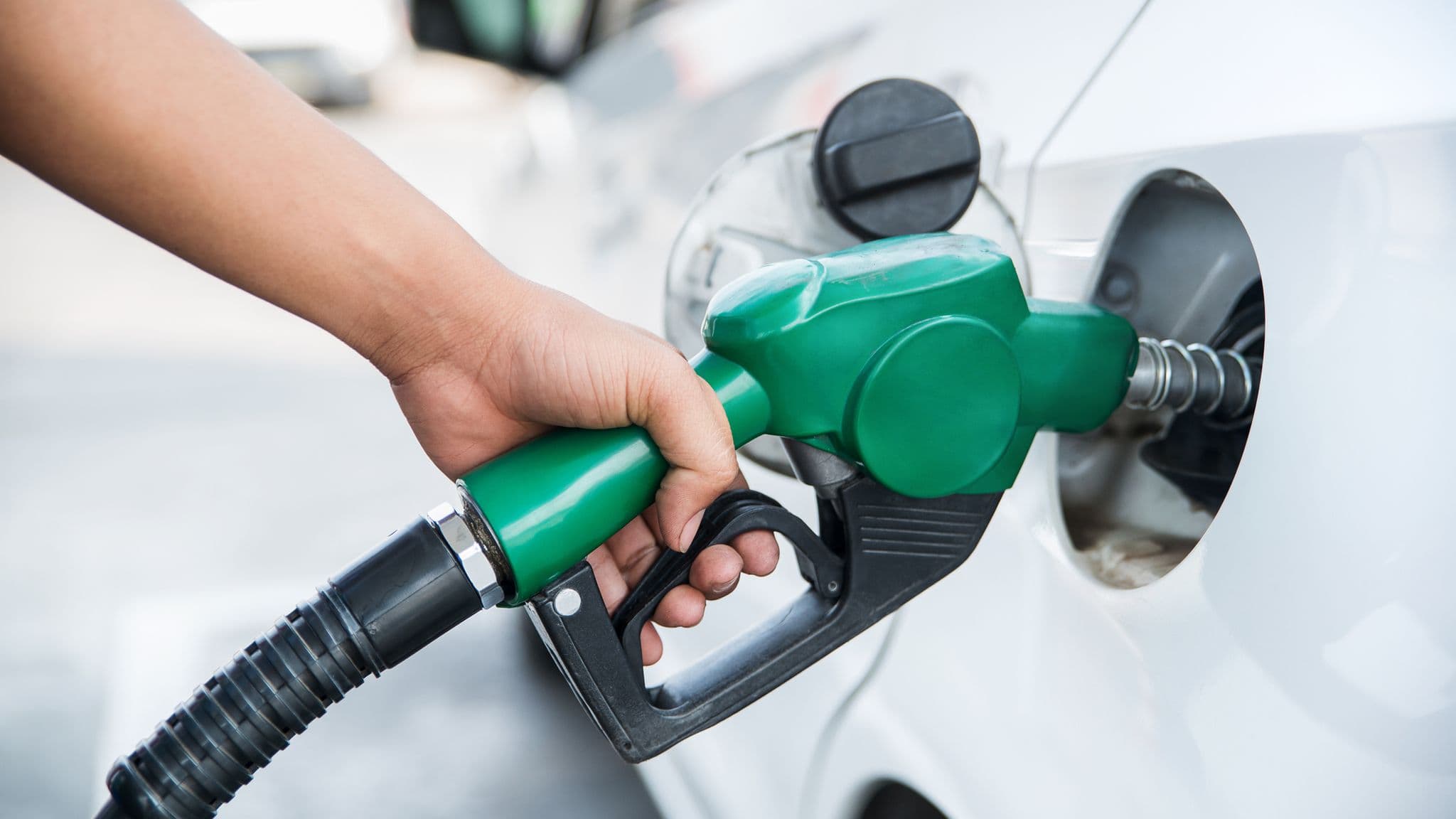 Benzine 2,18 TL zam geliyor: Motorin zammı haftaya kaldı