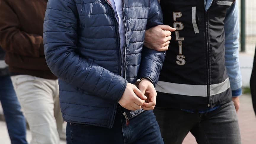 Ankesörlü telefondan arandıkları gerekçesiyle askeri öğrencilere gözaltı