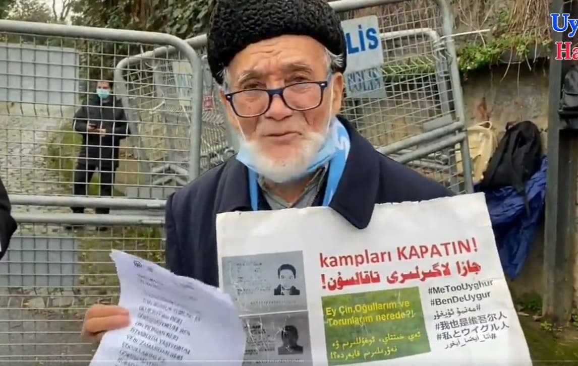 Uygur dede Çin’i protesto etti: Eyüp Sultan’da polisten yumruk yedi, parmağı kırıldı