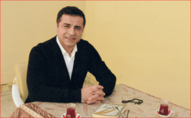 Babası kalp krizi geçirdi: Demirtaş Diyarbakır’a 1 saatliğine götürüldü