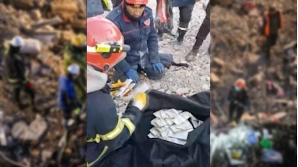 Arama kurtarma ekibi enkazdan 2 milyon dolar buldu