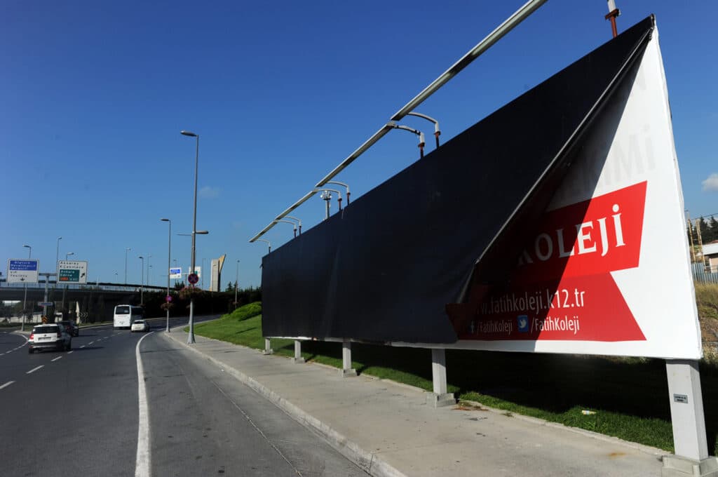 Dün Fatih Koleji, bugün İmamoğlu afişleri: Karartma ve sansür 11 yıl önce başlamıştı
