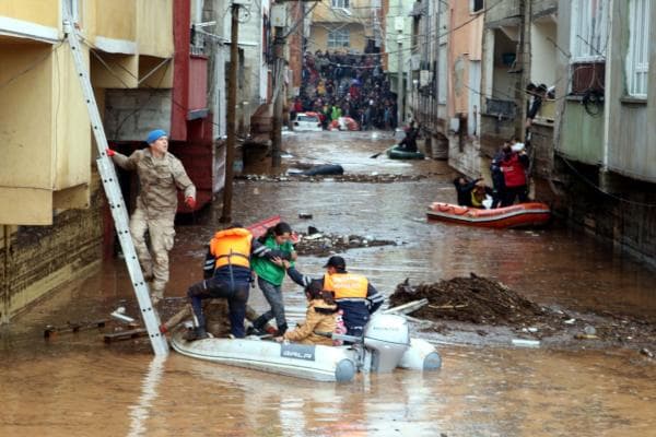 Depremden sonra sel felaketini yaşayan vatandaşlar: Yâ Rab, bize merhamet et