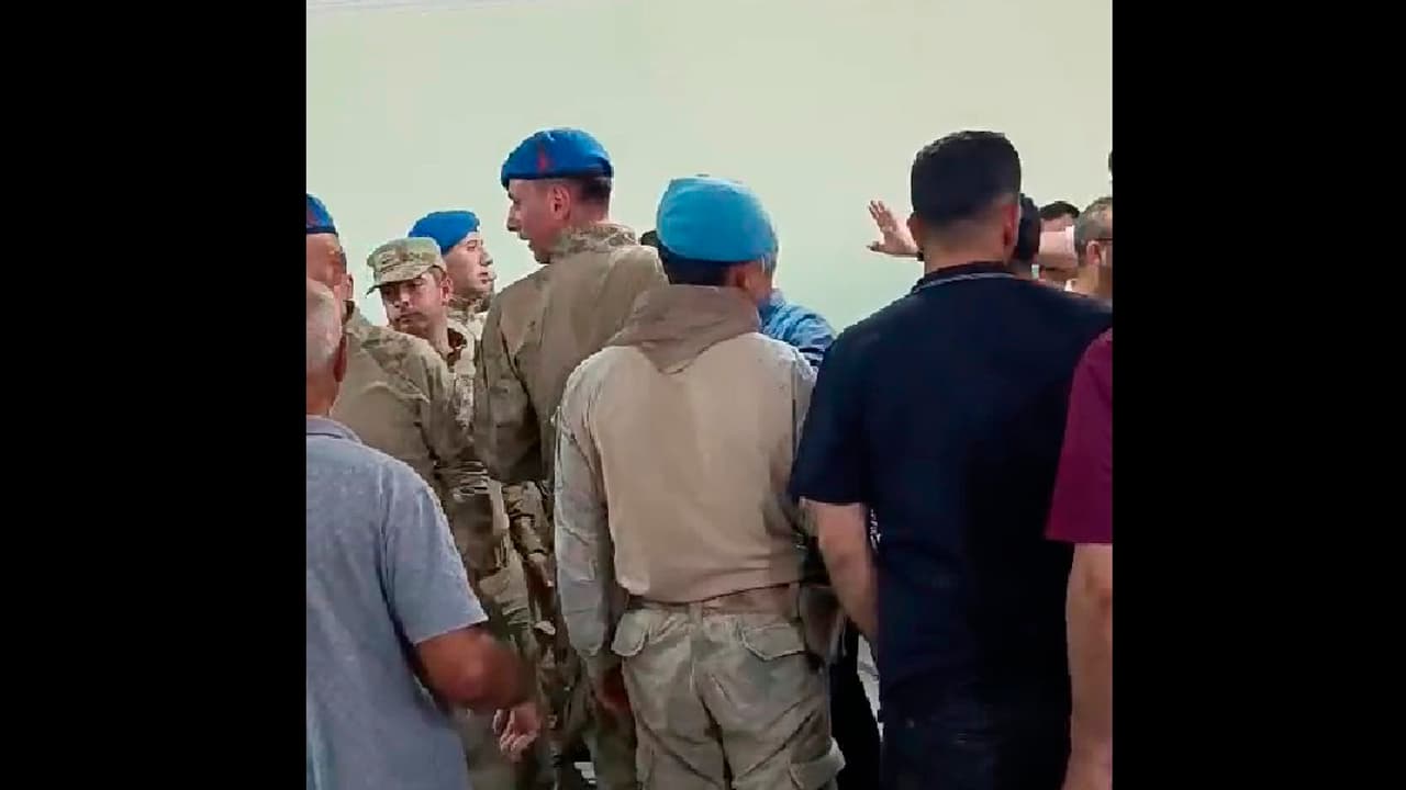 Yangın bölgesinde Diyarbakır Valisine tepki gösteren genç darp edildi:Vali taziyeden ayrılmak zorunda kaldı