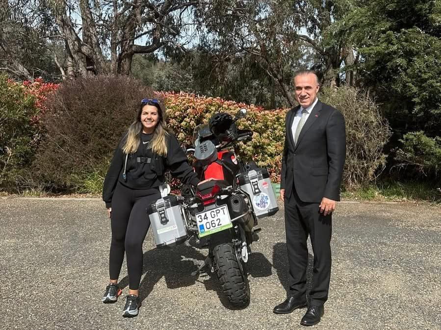 Motoruyla dünya turuna çıkan G.Merve Yüksel başkent Kambera’da