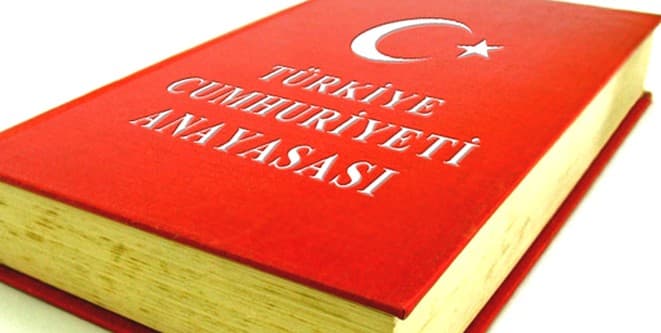 Siyaset Bilimci Mümtaz’er Türköne: İktidarın yeni anayasayla ilgili tek bir gerçek niyeti var