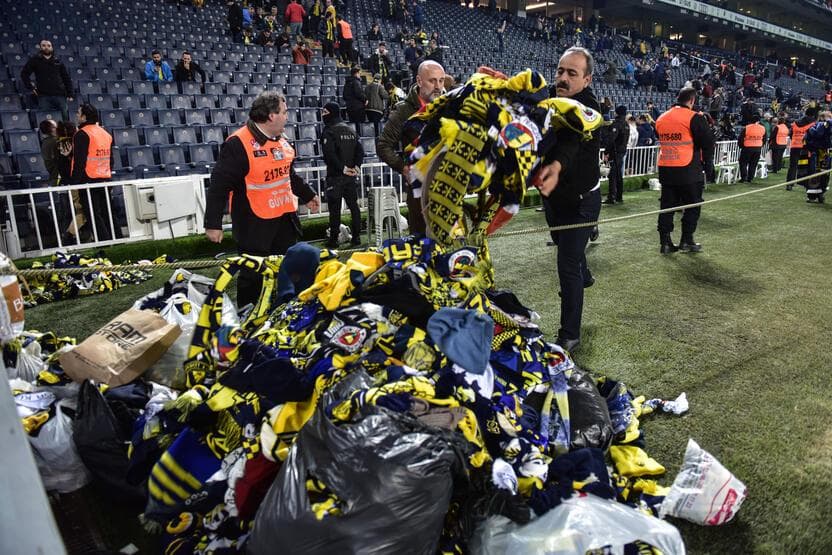 AKP-MHP rejiminden taraftara ceza: Hükümeti istifaya çağıran Fenerbahçe taraftarına deplasman yasağı