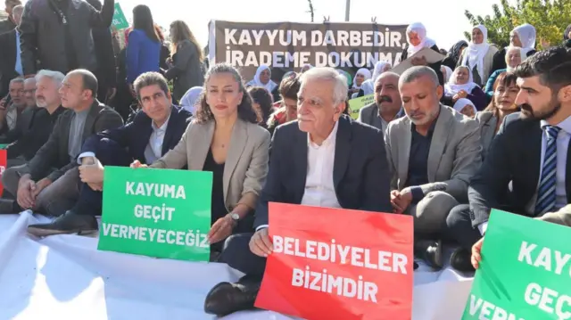 Mardin’de gerekçe ortadan kalktı ama kayyım hâlâ görevde