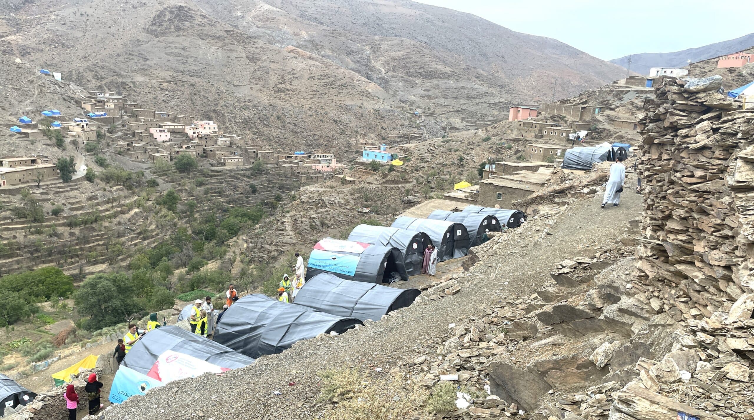 150 çadır 600 yatak ve gıda malzemesi: ARO, Avustralya yardımını, Fas’ın sarp dağlarındaki depremze köylülere ulaştırdı