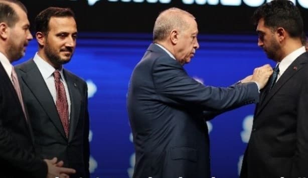 Kaftancıoğlu’ndan AKP’ye geçen CHP’li Başkanlara sert tepki: Bir karaktersiz de benim dönemimde ilçe başkanlığı yaptı