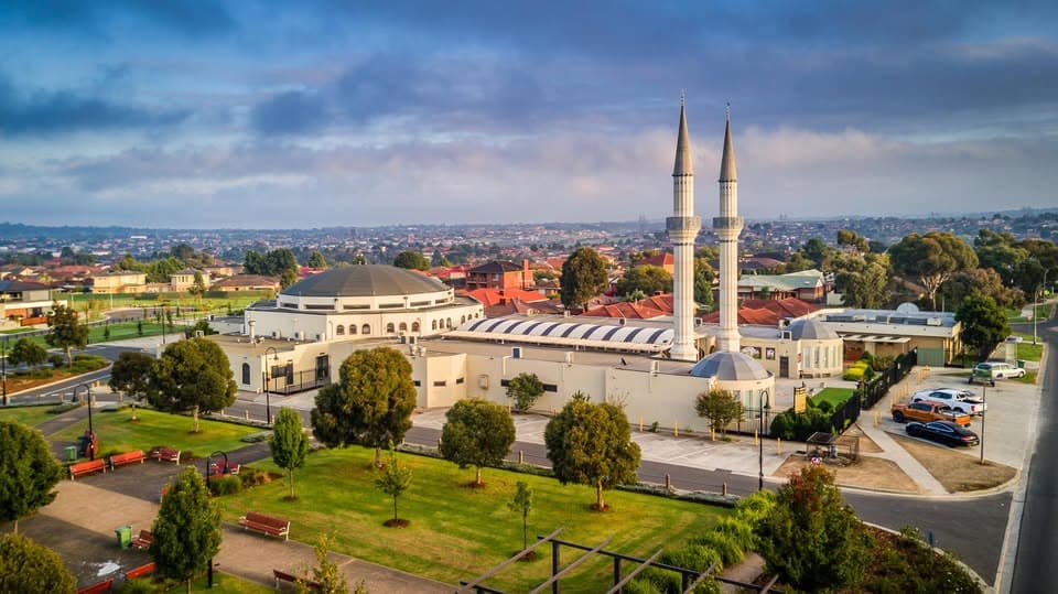 Melbourne’de camiye giren hırsız, yardım kutusundan 20 bin dolar çaldı
