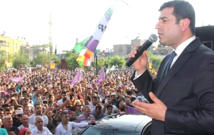 Demirtaş Diyarbakırlılara seslendi: 12-0 bekliyorum ha