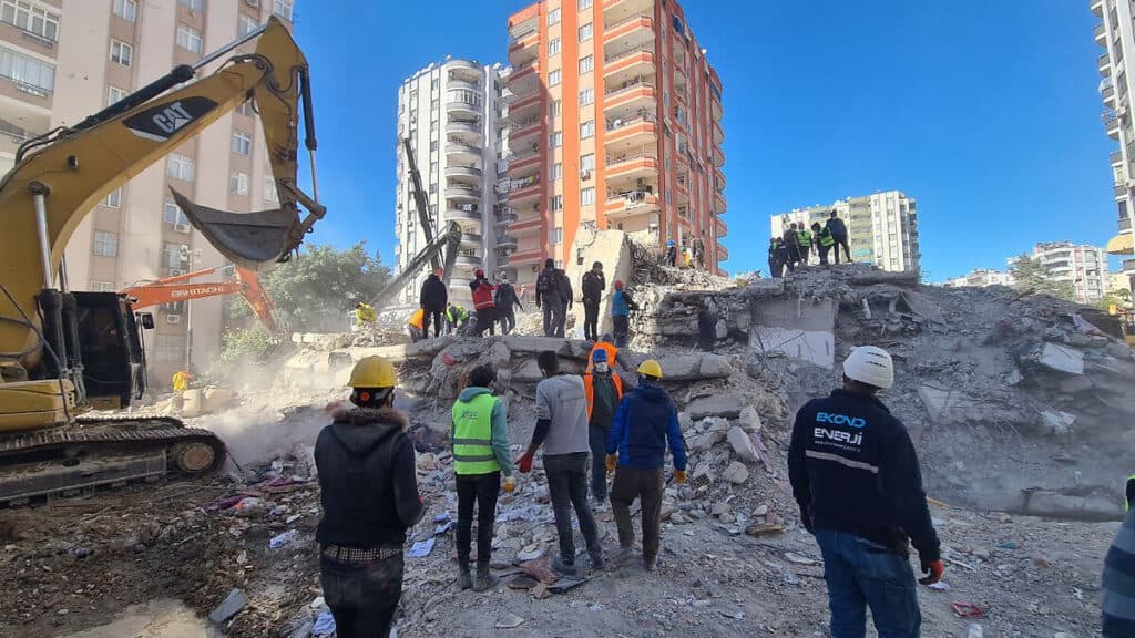 Depremlerde açıklanan can kaybı 18 bin 342’e yükseldi