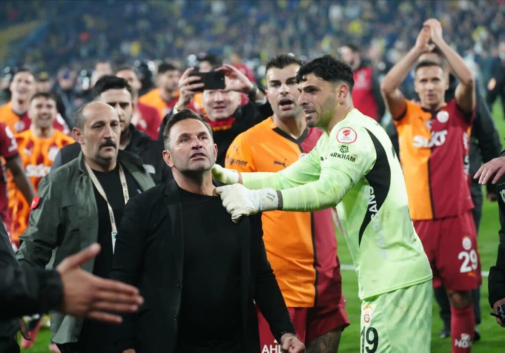 Olaylı dev derbiyi Galatasaray kazandı:Fenerbahçe’yi deplasmanda 2-1 mağlup etti