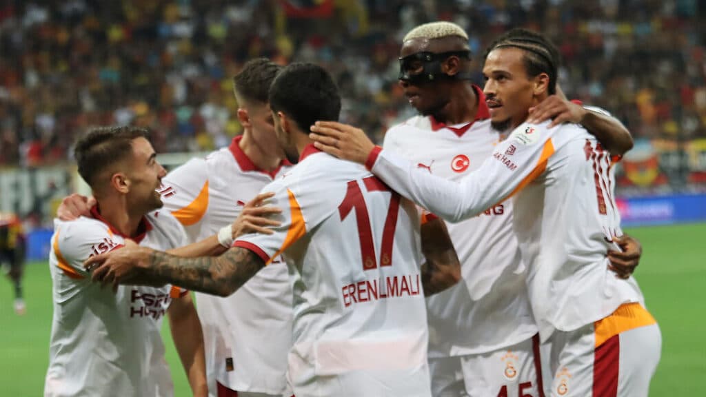 Galatasaray 4 gollü galibiyetle Kayseri’den dönüyor