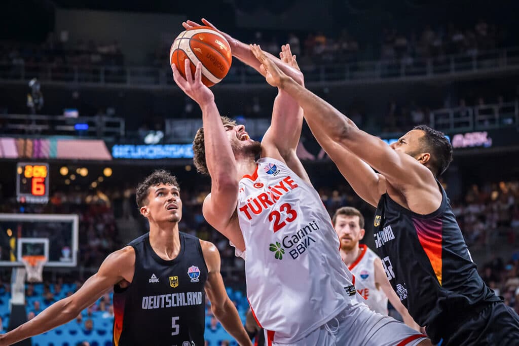 A Milli Basketbol Takımı, Avrupa Şampiyonası finalinde Avrupa ikincisi oldu