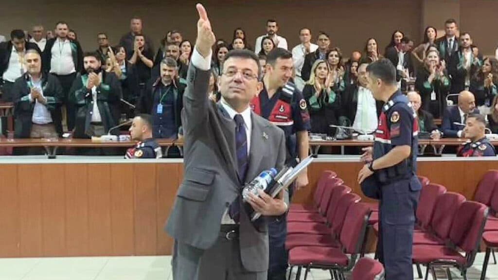 İmamoğlu: Bu kara düzeni, bu zulmü değiştirmek milletimizin görevi