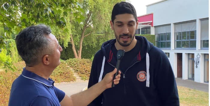 Enes Kanter de mağdurlar için AHİM önünde: Kardeşlerimizin sesini duyurmak için tek yürek olacağız