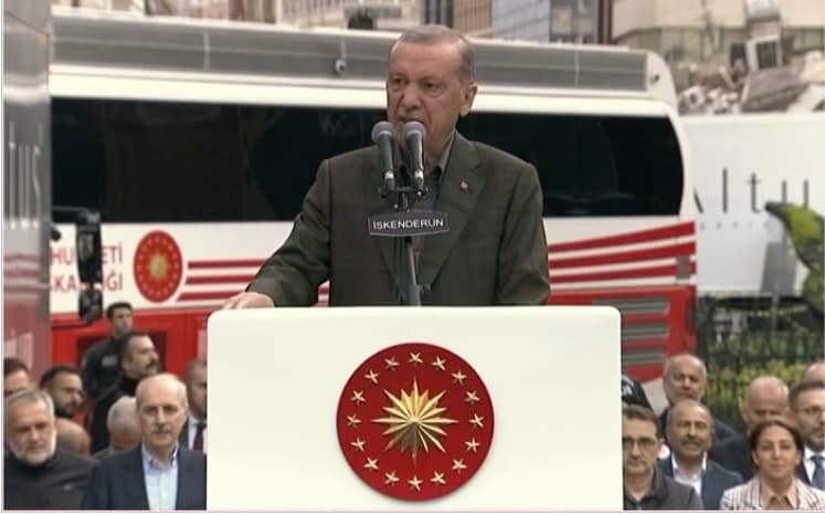 Depremzedeler Erdoğan’ın İskenderun’da temel atma törenini terk etti: ‘Önce paramızı yatırsın’