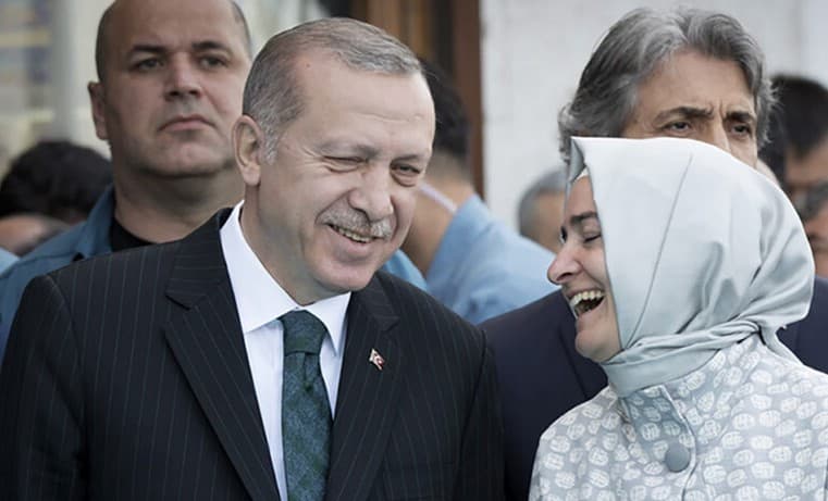 AKP sıfırladı: Fon soygunu yapan Fatma Betül Sayan Kaya’yı her yerden siliyor