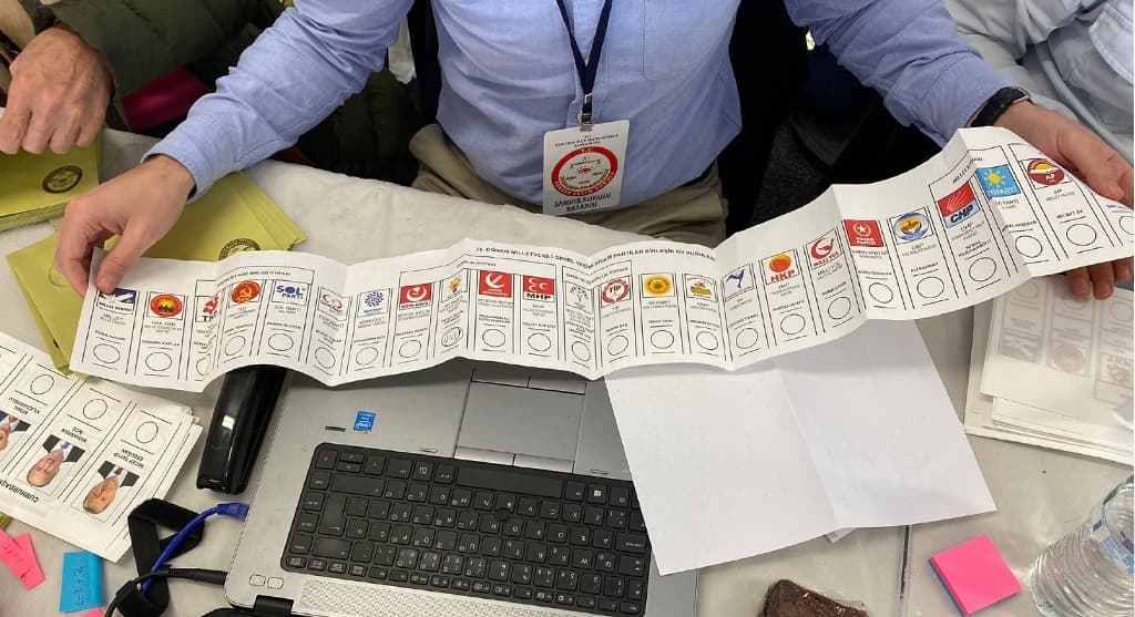 Avustralya’da açılmamış oy pusulalarında AKP mührü çıktı