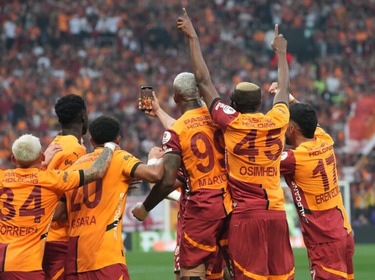 Galatasaray, Kayserispor’u farklı yendi, 25. şampiyonluğu kutladı