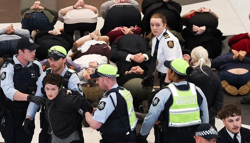 Filo eylemcilerindan Avustralya Parlamentosu’nda Gazze protesto