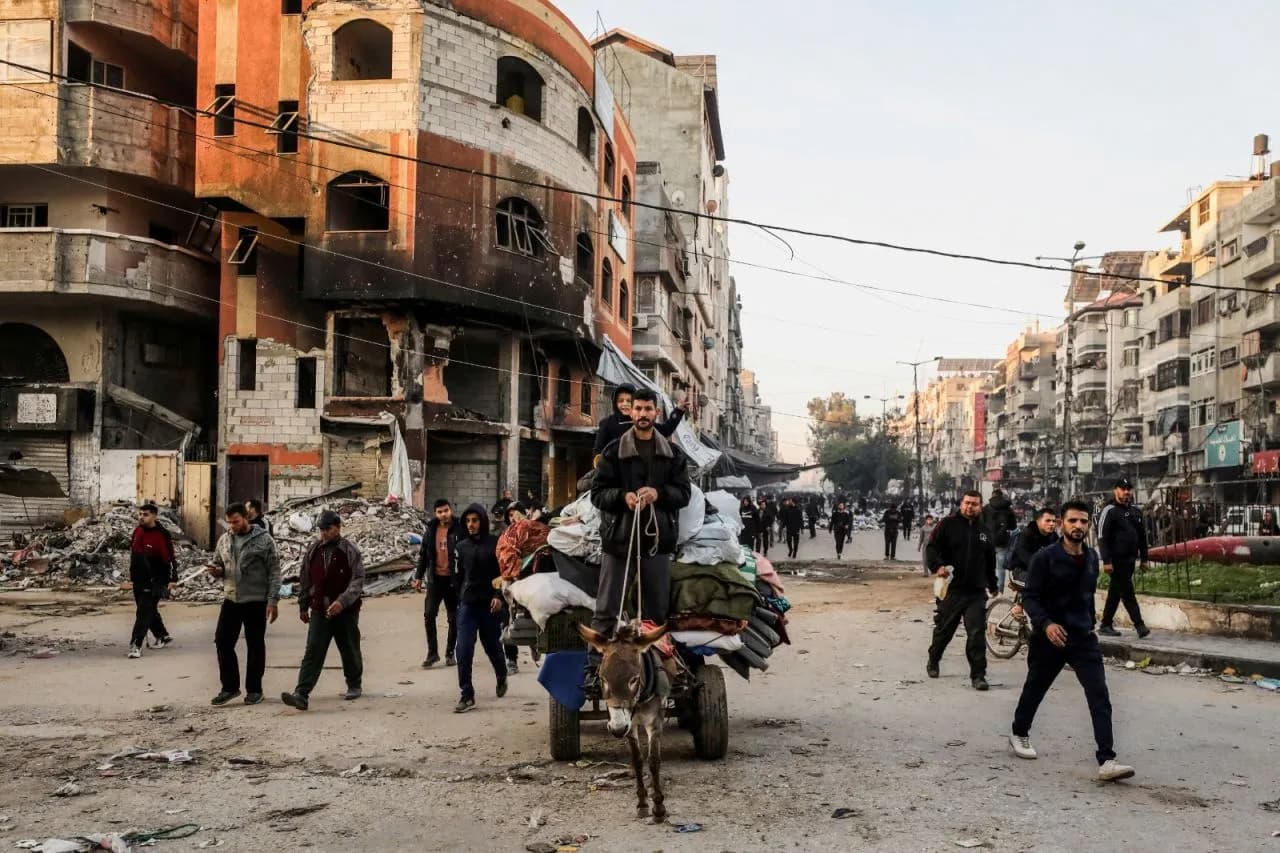 Filistililer, İsrail’in, Gazze’de bıraktığı enkaz yığınları arasında eve dönüşe başladı