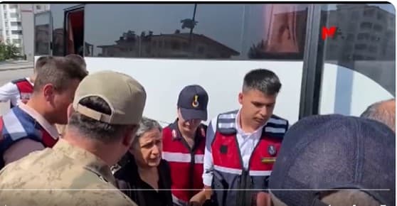 7 yıldır tutklu: Diyarbakır Büyükşehir Belediye eski Başkanı Gültan Kışanak, ablasını son yolculuğuna uğurladı