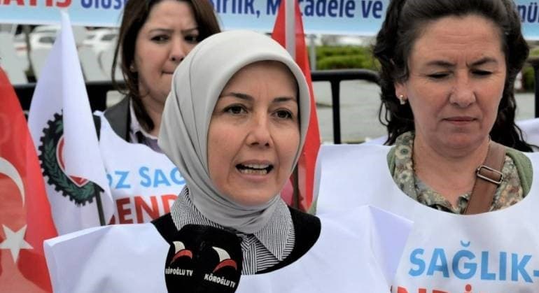 ‘Rabbim lütfen benim ömrümü Erdoğan’a var diyen AKP’li Hacer Çınar, ‘sabrımız bitti öfkemiz büyüdü’ dediği için kapının önüne kondu