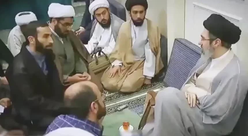 İran dini lideri Mücteba Hamaney’in görüntüleri paylaşıldı