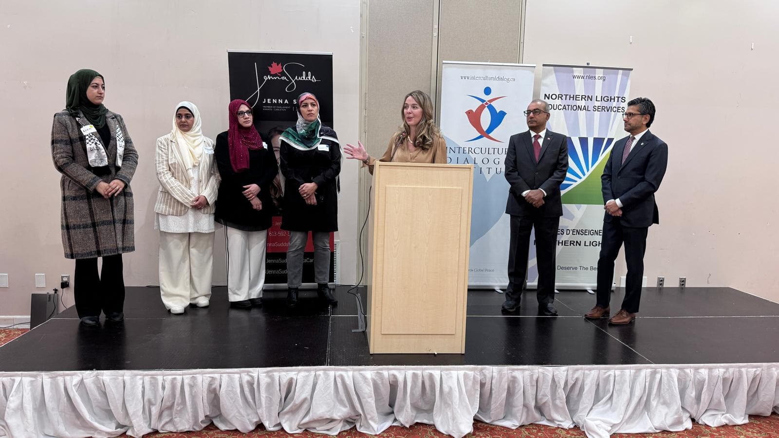 Kültürlerarası Diyalog Enstitüsü ev sahipliğini yaptı: Kanadalı Milletvekilleri, Gazzeli mülteci aileleri bağrına bastı: