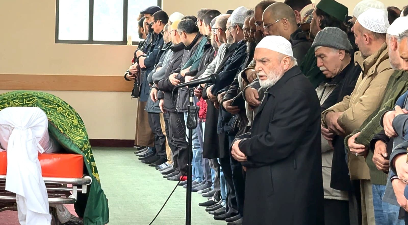 Helallik isteyen kader arkadaşı Suat Yıldırım Hoca, gözyaşlarını tutamadı:Hakka yürüyen hayırsever iş insanı Ali Açıl hicret diyarında defnedildi