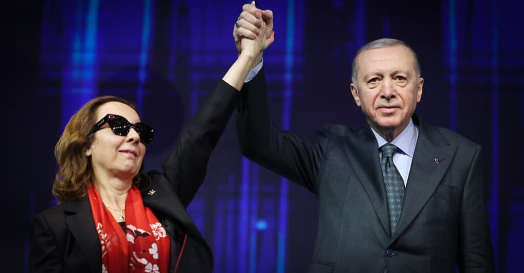 Ayhan Sefer Üstün’den Serap Yazıcı’ya sert suçlama: Erdoğan’ın adını duyunca ‘Midem kalkıyor’ diyordu