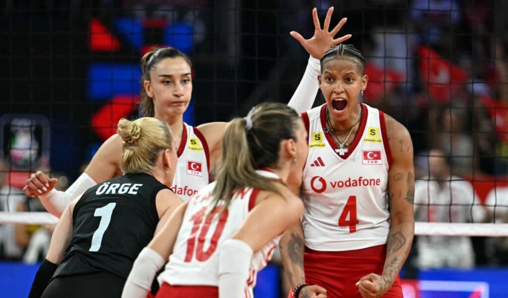 Pes etmediler:İtalya’yı deviren Türkiye Voleybol Takımı, Avrupa Şampiyonu oldu