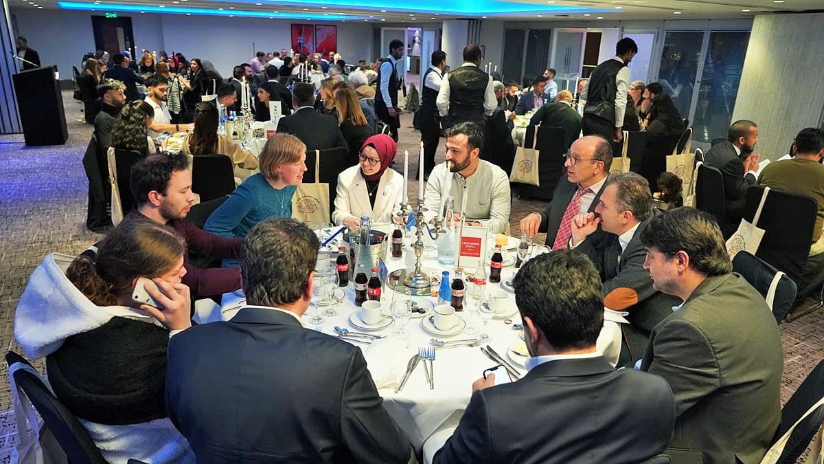 Yadım kuruluşu Time to Help UK, 10’uncu yılını bir gala ile karşıladı: Yılın gönüllüsü beş yaşında