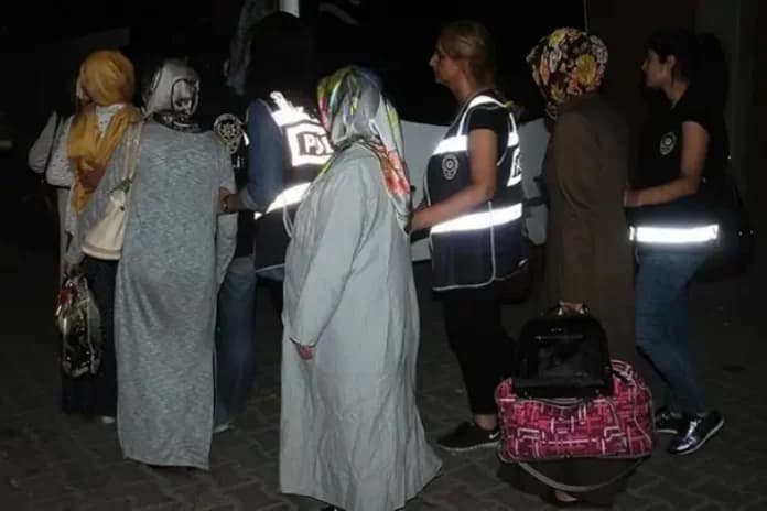 Cadı avıyla kadınlara ev baskını: 25 kişi gözaltına alındı