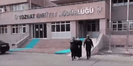 Yaşlı kadın ve kızların gözaltına ülke sağır: Torba operasyonlar hiçbir gazetede manşet olmadı