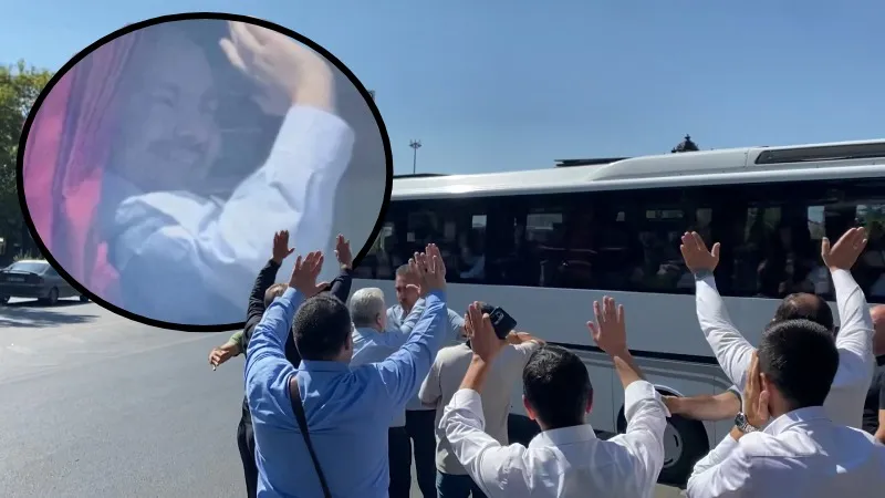 Alihan Kuriş cezaevine böyle götürüldü: Cemaat mensupları otobüse koştu